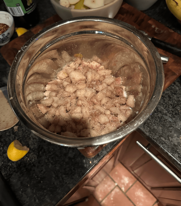 pears in a bowl